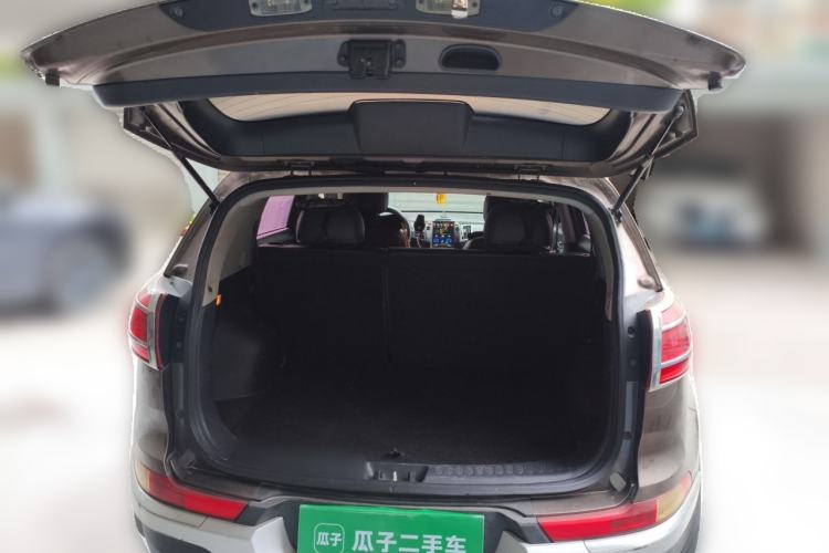 Used Kia Sportage R 2014 2.0L Manual Two-Wheel-Drive GLS Trunk