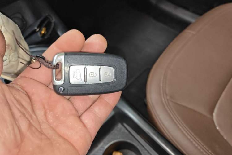 Used Kia Sportage R 2014 2.0L Automatic Two-Wheel Drive GLS Trim Vehicle Key