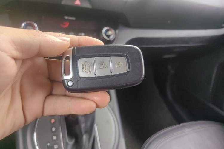 Used Kia Sportage R 2014 2.0L Automatic Two-Wheel Drive DLX Vehicle Key