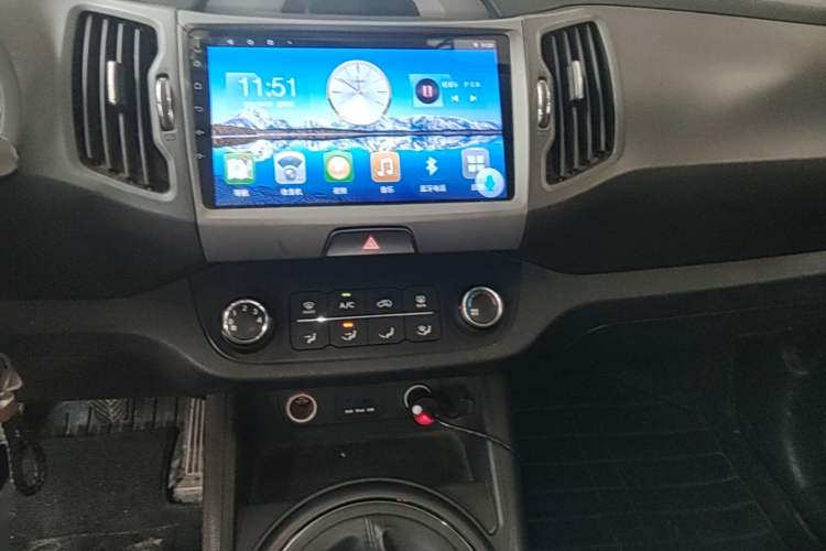 Used Kia Sportage R 2014 2.0L Manual Two-Wheel Drive GL Trim Audio And AC Panel