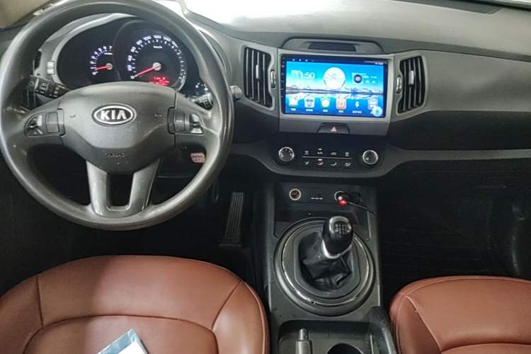 Used Kia Sportage R 2014 2.0L Manual Two-Wheel Drive GL Trim Center Console