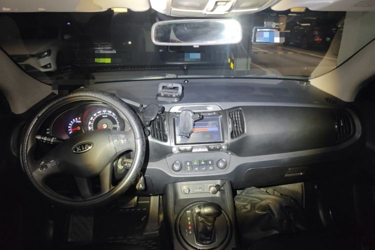 Used Kia Sportage R 2014 2.0L Automatic Two-Wheel Drive GL Center Console