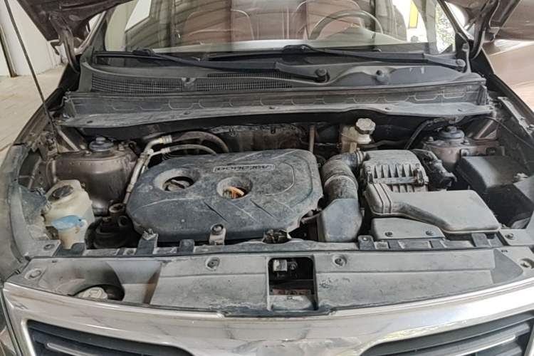 Used Kia Sportage R 2014 2.0L Manual Two-Wheel Drive GL Trim Engine Bay