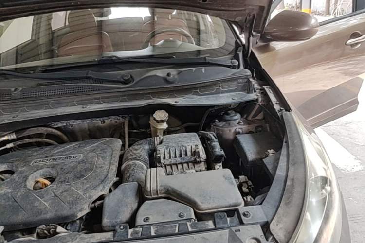 Used Kia Sportage R 2014 2.0L Manual Two-Wheel Drive GL Trim Engine Bay Left