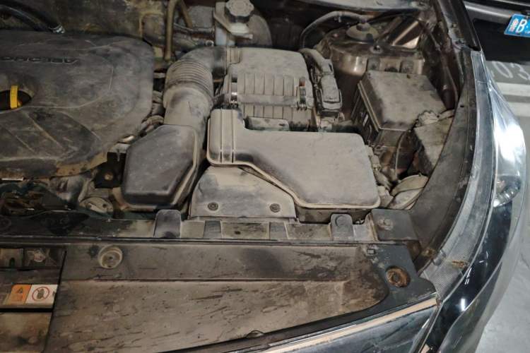 Used Kia Sportage R 2014 2.0L Automatic Two-Wheel Drive Premium Special Engine Bay Left