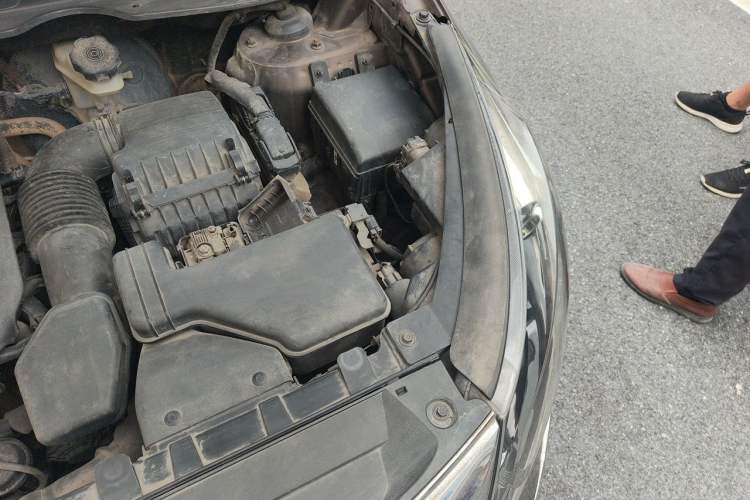 Used Kia Sportage R 2014 2.0L Automatic Two-Wheel Drive Premium Special Engine Bay Left