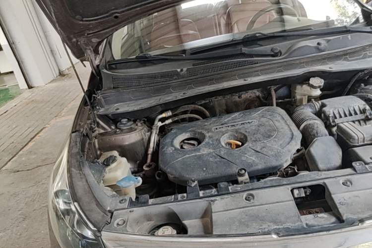 Used Kia Sportage R 2014 2.0L Manual Two-Wheel Drive GL Trim Engine Bay Right