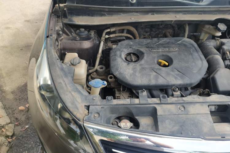 Used Kia Sportage R 2014 2.0L Automatic Two-Wheel Drive GLS Trim Engine Bay Right