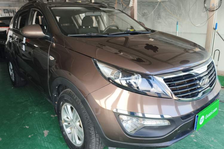 Used Kia Sportage R 2014 2.0L Manual Two-Wheel Drive GL Trim Exterior 2
