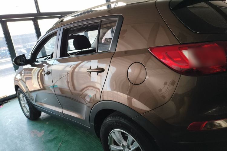 Used Kia Sportage R 2014 2.0L Manual Two-Wheel Drive GL Trim Exterior 3