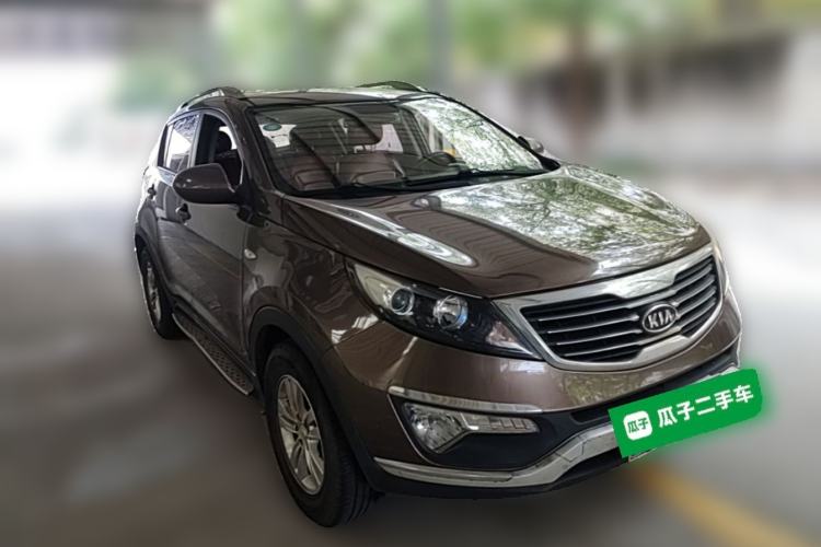Used Kia Sportage R 2014 2.0L Manual Two-Wheel Drive GL Trim Front Right 45 Deg