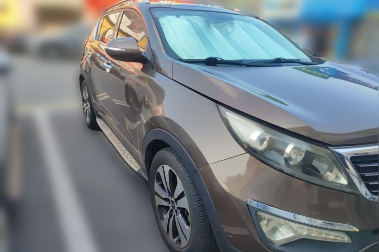 Used Kia Sportage R 2014 2.0L Automatic Two-Wheel Drive DLX Front Right 45 Deg