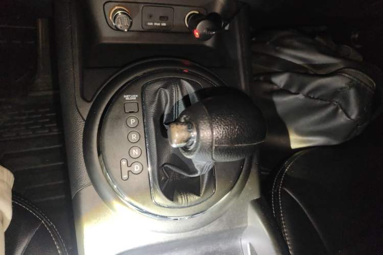 Used Kia Sportage R 2014 2.0L Automatic Two-Wheel Drive GL Gear Lever