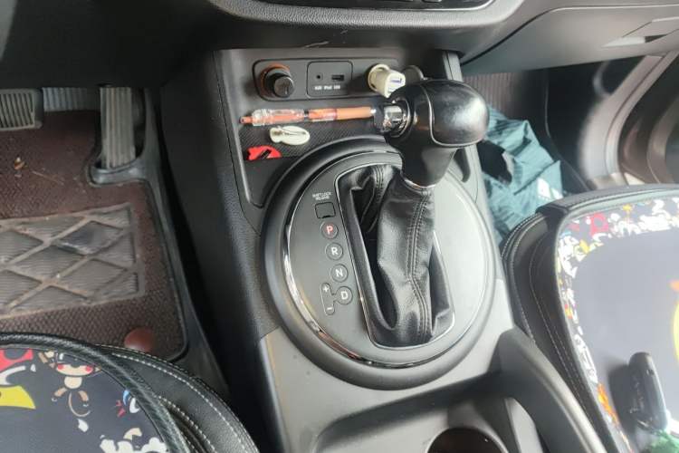 Used Kia Sportage R 2014 2.0L Automatic Two-Wheel Drive DLX Gear Lever