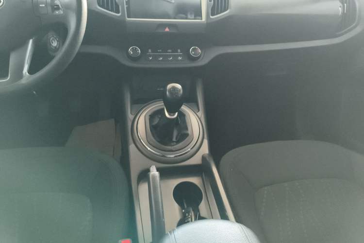 Used Kia Sportage R 2014 2.0L Manual Two-Wheel Drive GL Trim Gear Lever