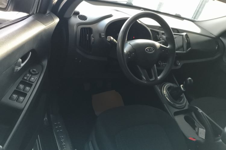Used Kia Sportage R 2014 2.0L Manual Two-Wheel Drive GL Trim Interior 3