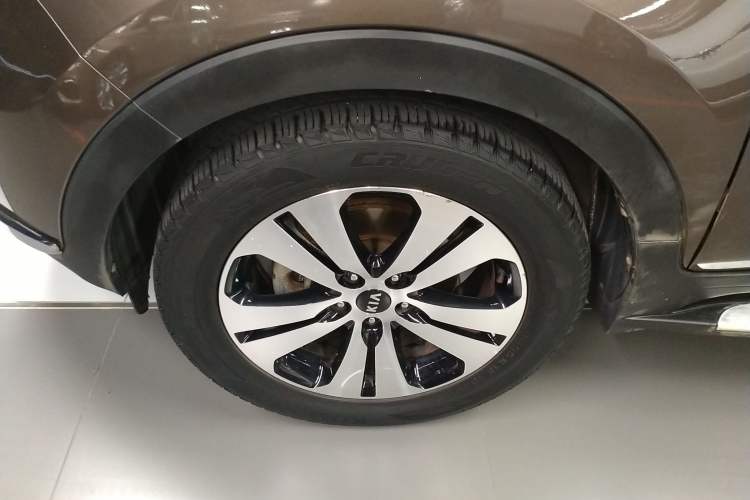 Used Kia Sportage R 2014 2.0L Automatic Two-Wheel Drive GLS Trim Left Front Wheel Hub