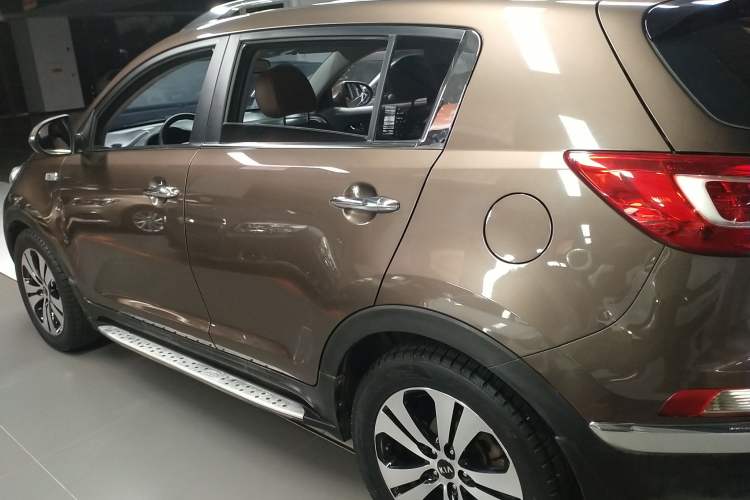 Used Kia Sportage R 2014 2.0L Automatic Two-Wheel Drive GLS Trim Left Side