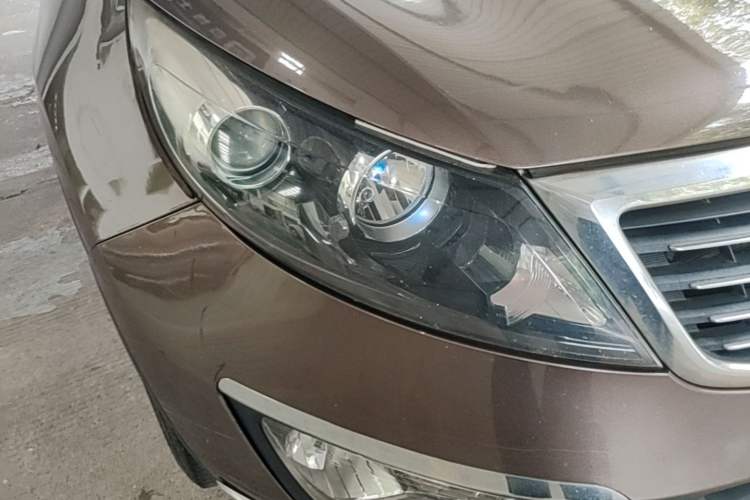 Used Kia Sportage R 2014 2.0L Manual Two-Wheel Drive GL Trim Right Front Headlight