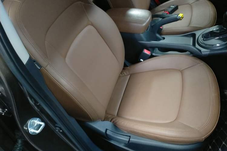 Used Kia Sportage R 2014 2.0L Automatic Two-Wheel Drive GLS Trim Right Front Seat