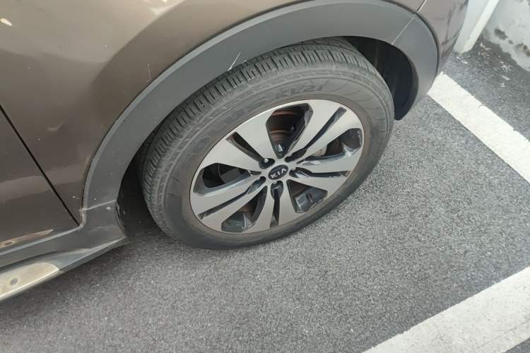 Used Kia Sportage R 2014 2.0L Automatic Two-Wheel Drive DLX Right Front Wheel Hub