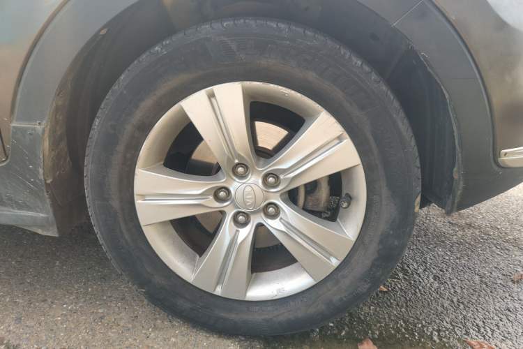 Used Kia Sportage R 2014 2.0L Automatic Two-Wheel Drive GLS Trim Right Front Wheel Hub