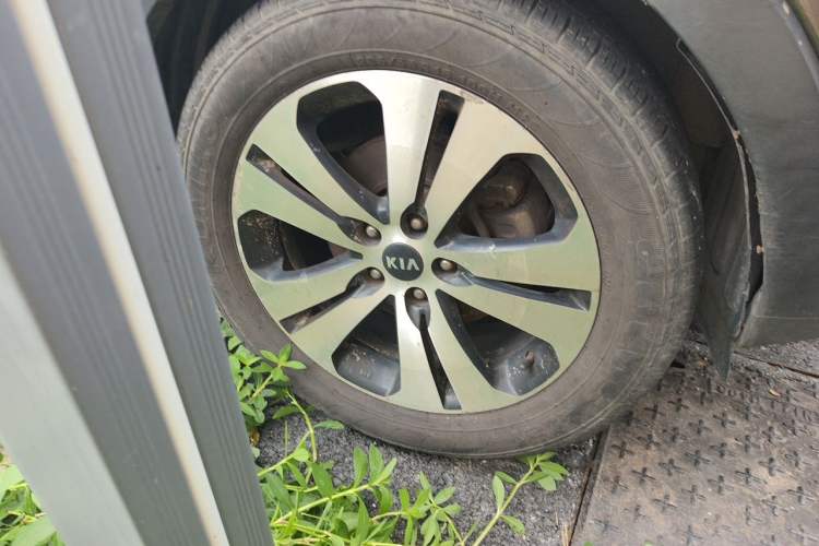 Used Kia Sportage R 2014 2.0L Automatic Two-Wheel Drive Premium Special Right Front Wheel Hub