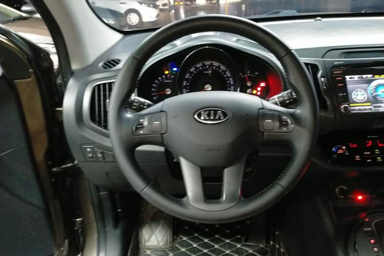 Used Kia Sportage R 2014 2.0L Automatic Two-Wheel Drive GLS Trim Steering Wheel