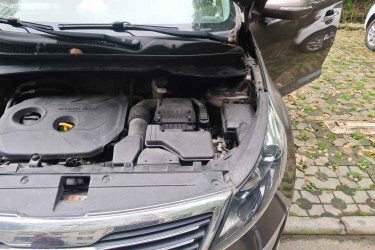 Used Kia Sportage R 2014 2.0L Automatic Two-Wheel Drive GLS Trim Engine Bay Left