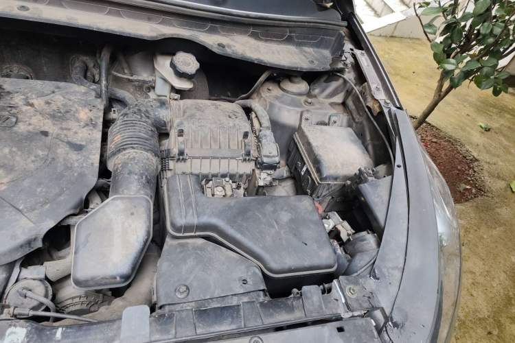 Used Kia Sportage R 2014 2.0L Automatic Two-Wheel Drive Premium Trim Engine Bay Left