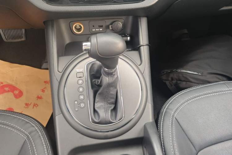 Used Kia Sportage R 2014 2.0L Automatic Two-Wheel Drive Premium Trim Gear Lever