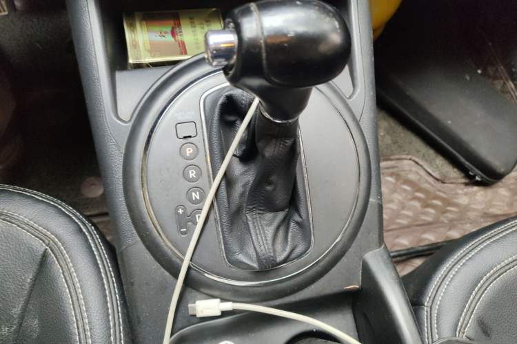 Used Kia Sportage R 2014 2.0L Automatic Two-Wheel Drive Premium Trim Gear Lever