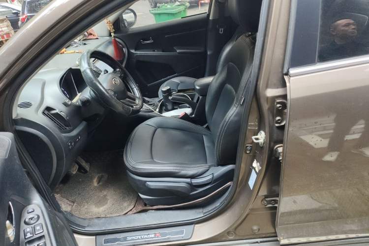 Used Kia Sportage R 2014 2.0L Automatic Two-Wheel Drive Premium Trim Left Front Seat