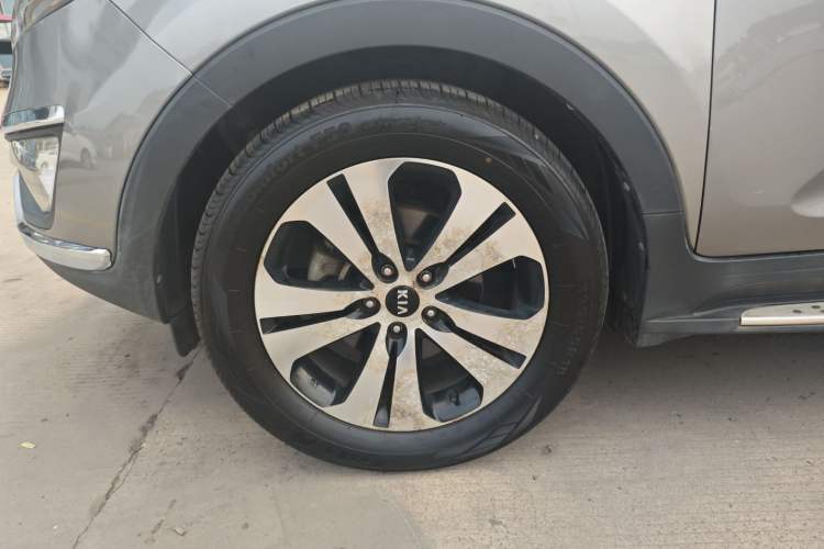 Used Kia Sportage R 2014 2.0L Automatic Two-Wheel Drive Premium Trim Left Front Wheel Hub