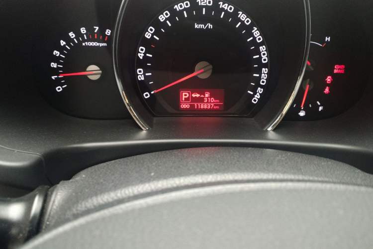 Used Kia Sportage R 2014 2.0L Automatic Two-Wheel Drive GLS Trim Odometer Close Up