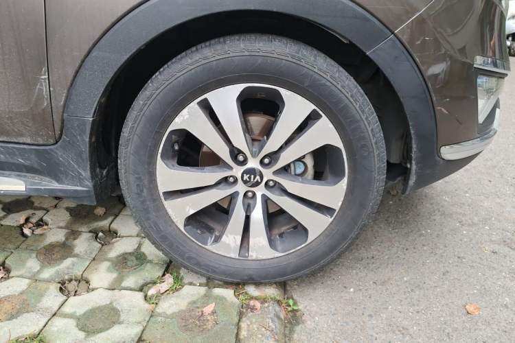 Used Kia Sportage R 2014 2.0L Automatic Two-Wheel Drive GLS Trim Right Front Wheel Hub