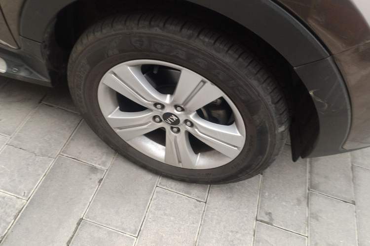 Used Kia Sportage R 2014 2.0L Automatic Two-Wheel Drive GLS Trim Right Front Wheel Hub