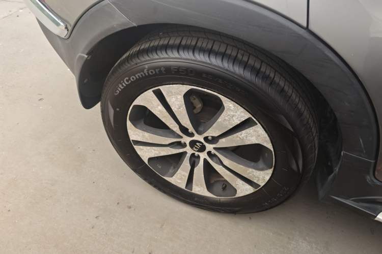 Used Kia Sportage R 2014 2.0L Automatic Two-Wheel Drive Premium Trim Right Rear Wheel Hub