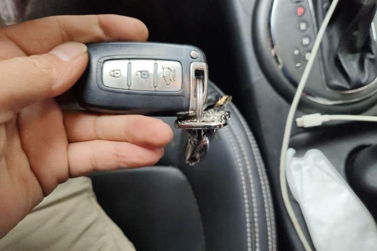 Used Kia Sportage R 2014 2.0L Automatic Two-Wheel Drive Premium Trim Vehicle Key