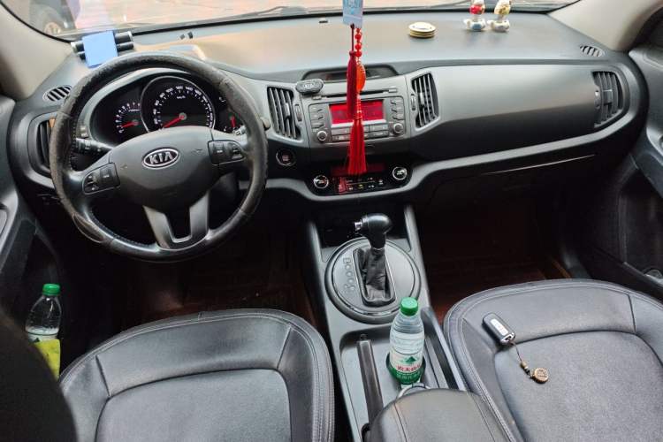Used Kia Sportage R 2014 2.0L Automatic Two-Wheel Drive DLX Center Console