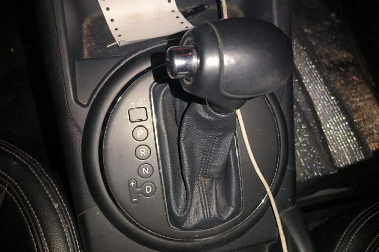 Used Kia Sportage R 2014 2.0L Automatic Two-Wheel Drive GLS Trim Gear Lever