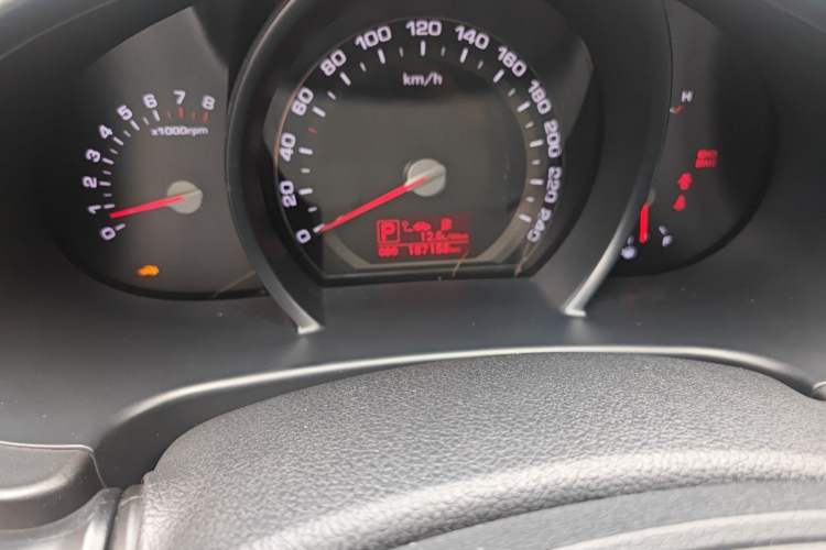 Used Kia Sportage R 2014 2.0L Automatic Two-Wheel Drive GL Odometer Close Up