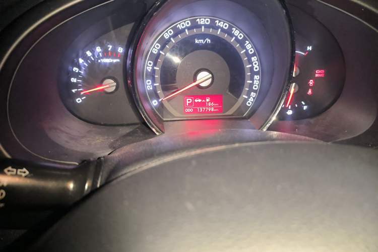 Used Kia Sportage R 2014 2.0L Automatic Two-Wheel Drive GLS Trim Odometer Close Up