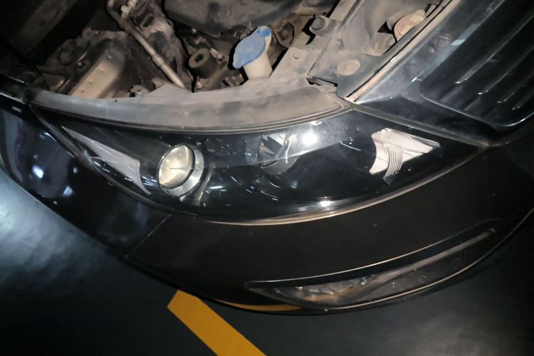 Used Kia Sportage R 2014 2.0L Automatic Two-Wheel Drive GLS Trim Right Front Headlight