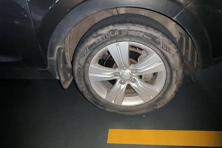Used Kia Sportage R 2014 2.0L Automatic Two-Wheel Drive GLS Trim Right Front Wheel Hub