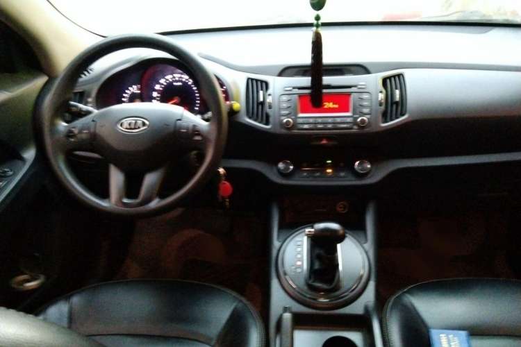 Used Kia Sportage R 2014 2.0L Automatic Two-Wheel Drive GL Center Console