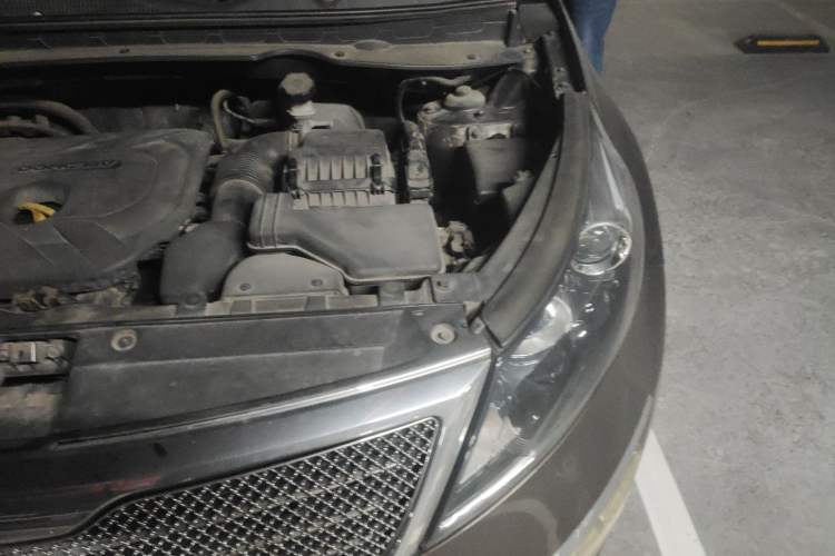 Used Kia Sportage R 2014 2.0L Automatic Two-Wheel Drive DLX Engine Bay Left