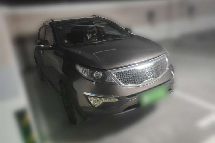 Used Kia Sportage R 2014 2.0L Automatic Two-Wheel Drive DLX Front Right 45 Deg