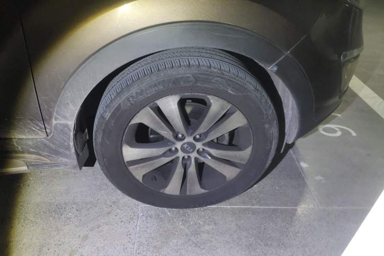 Used Kia Sportage R 2014 2.0L Automatic Two-Wheel Drive DLX Right Front Wheel Hub