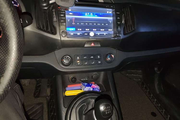 Used Kia Sportage R 2014 2.0L Manual Two-Wheel Drive GL Trim Audio And AC Panel